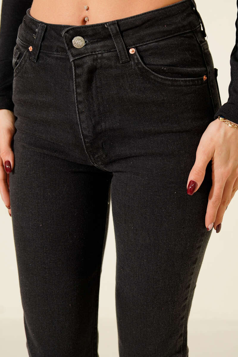 https://cdn.pazarium.com.tr/kesik-paca-skinny-kot-pantolon-fume-712070-17-B.jpg