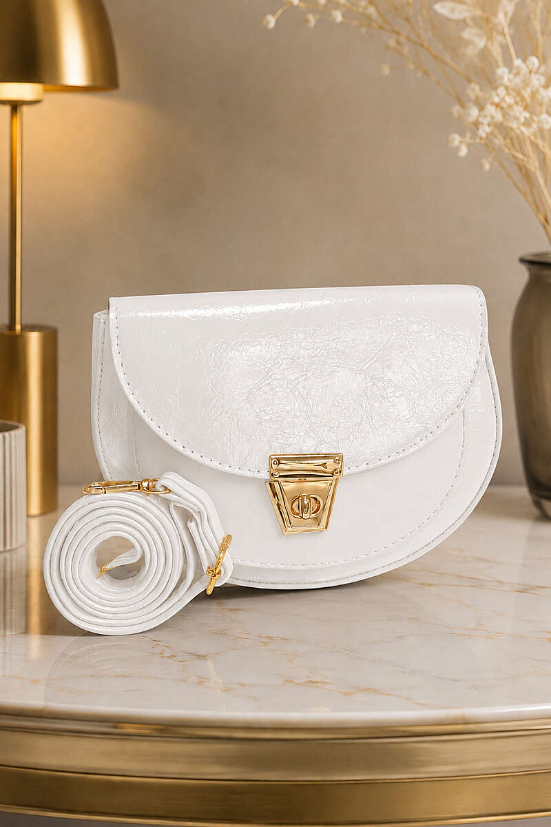 Kilit Detaylı Oval Rugan Çanta