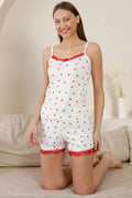 https://cdn.pazarium.com.tr/kiraz-baskili-askili-sortlu-pijama-takim-beyaz-617778-14-B.jpg