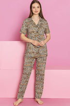 https://cdn.pazarium.com.tr/kisa-kol-leopar-baskili-dugmeli-pijama-takimi-leopar-612642-14-B.jpg