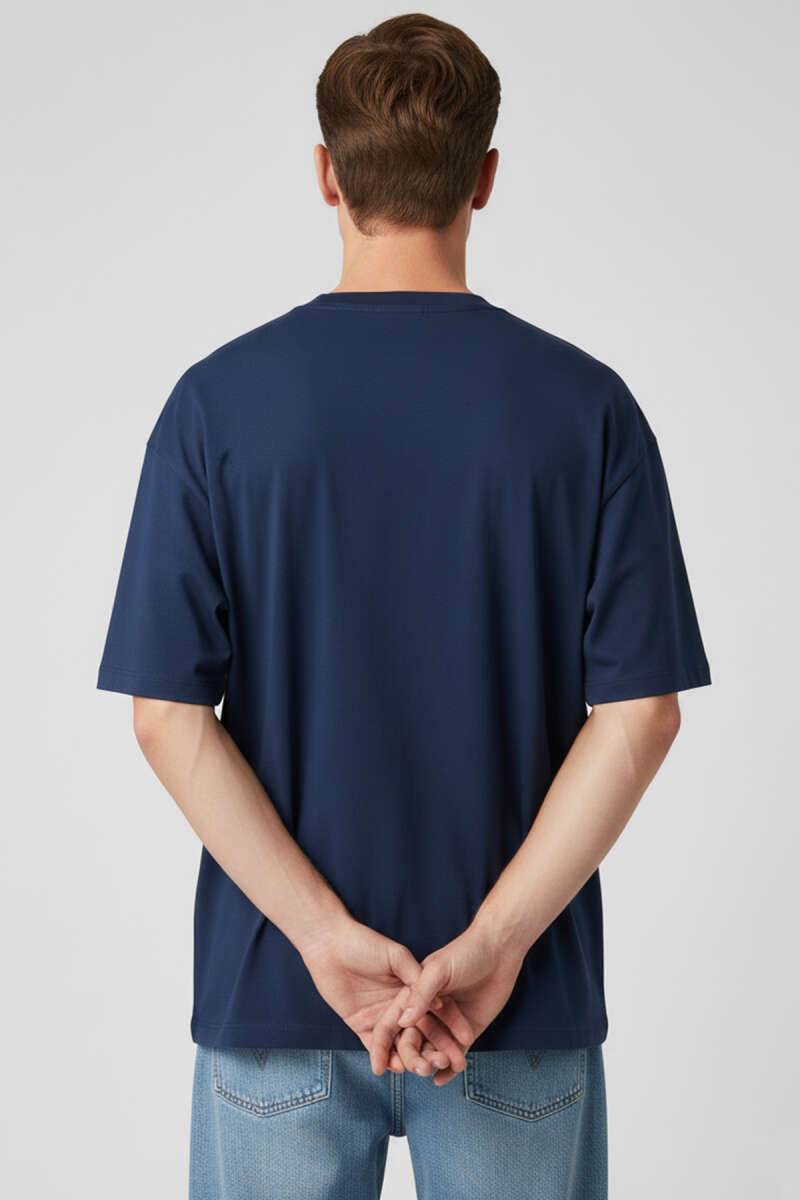 https://cdn.pazarium.com.tr/kisa-kollu-oversize-erkek-tisort-lacivert-739346-18-B.jpg