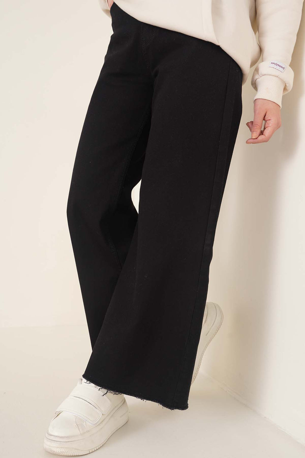 https://cdn.pazarium.com.tr/kisa-puskullu-kot-pantolon-siyah-341354-78-B.jpg