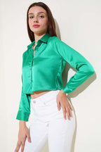 https://cdn.pazarium.com.tr/kisa-saten-gomlek-benetton-560130-13-B.jpg