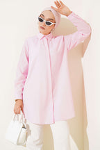 https://cdn.pazarium.com.tr/klasik-yakali-oval-kesim-pembe-gomlek-660065-15-B.jpg