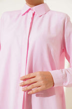 https://cdn.pazarium.com.tr/klasik-yakali-oval-kesim-pembe-gomlek-660068-15-B.jpg