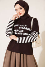 https://cdn.pazarium.com.tr/kol-cizgili-baskili-sweatshirt-aci-kahve-840946-20-B.jpg