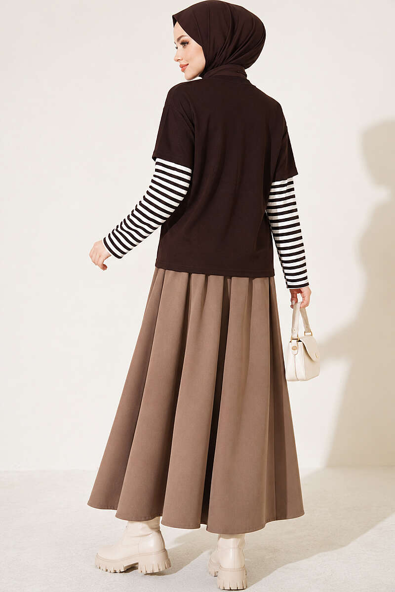 https://cdn.pazarium.com.tr/kol-cizgili-baskili-sweatshirt-aci-kahve-840947-20-B.jpg