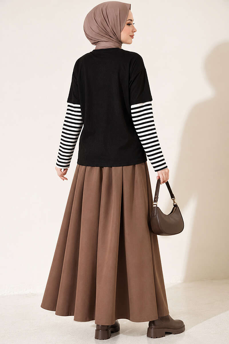 https://cdn.pazarium.com.tr/kol-cizgili-baskili-sweatshirt-siyah-840959-20-B.jpg