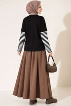 https://cdn.pazarium.com.tr/kol-cizgili-baskili-sweatshirt-siyah-840959-20-B.jpg