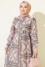 https://cdn.pazarium.com.tr/kol-mansetli-desenli-sifon-elbise-gul-kurusu-815372-20-B.jpg