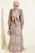 https://cdn.pazarium.com.tr/kol-mansetli-desenli-sifon-elbise-pudra-815365-20-B.jpg