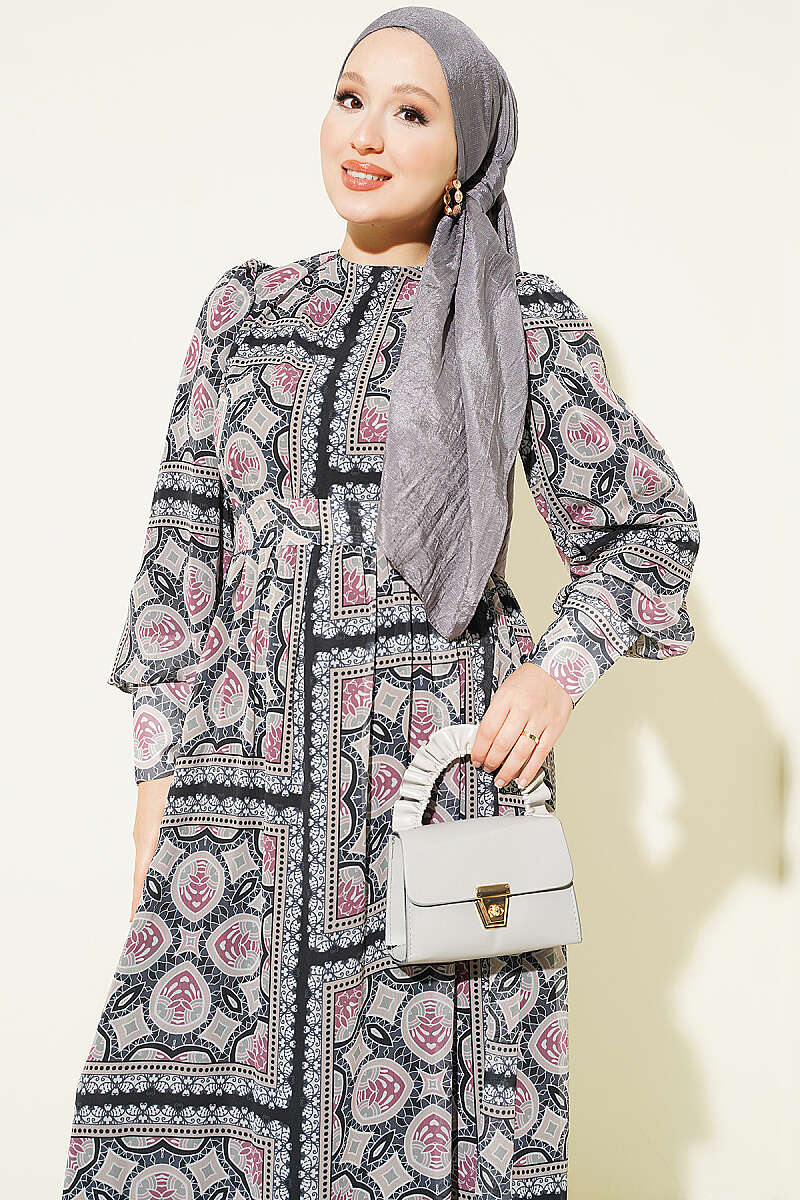 https://cdn.pazarium.com.tr/kol-mansetli-desenli-sifon-elbise-siyah-815367-20-B.jpg
