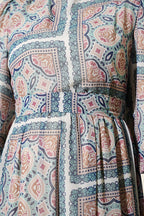https://cdn.pazarium.com.tr/kol-mansetli-desenli-sifon-elbise-yesil-815386-20-B.jpg