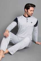 https://cdn.pazarium.com.tr/kol-seritli-uzun-kol-erkek-pijama-takimi-gri-652750-15-B.jpg