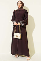 https://cdn.pazarium.com.tr/kol-ucu-nakisli-kusakli-abaya-kahve-812745-20-B.jpg