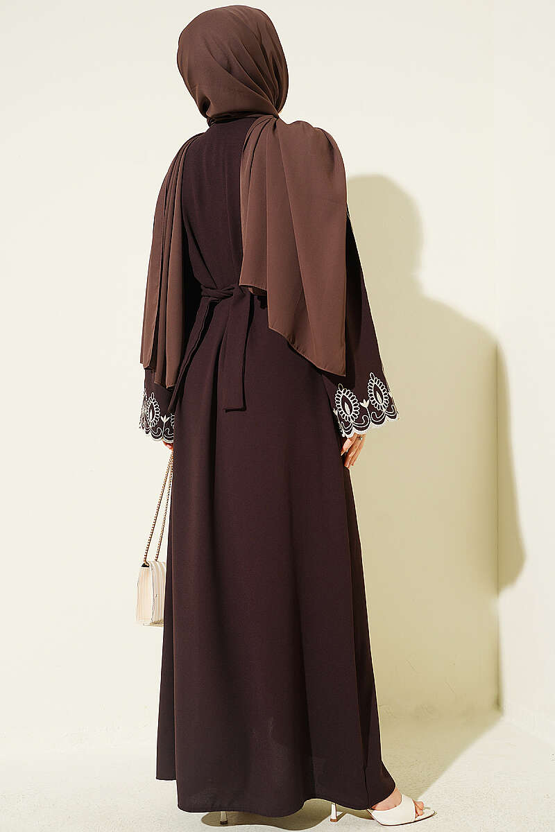 https://cdn.pazarium.com.tr/kol-ucu-nakisli-kusakli-abaya-kahve-812747-20-B.jpg