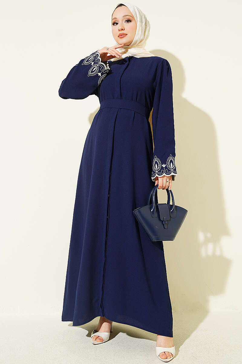 https://cdn.pazarium.com.tr/kol-ucu-nakisli-kusakli-abaya-lacivert-812749-20-B.jpg