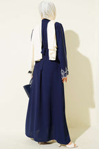 https://cdn.pazarium.com.tr/kol-ucu-nakisli-kusakli-abaya-lacivert-812751-20-B.jpg