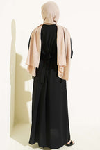 https://cdn.pazarium.com.tr/kol-ucu-nakisli-kusakli-abaya-siyah-812755-20-B.jpg