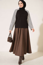 https://cdn.pazarium.com.tr/kollari-cizgili-basic-sweatshirt-kahve-842137-20-B.jpg