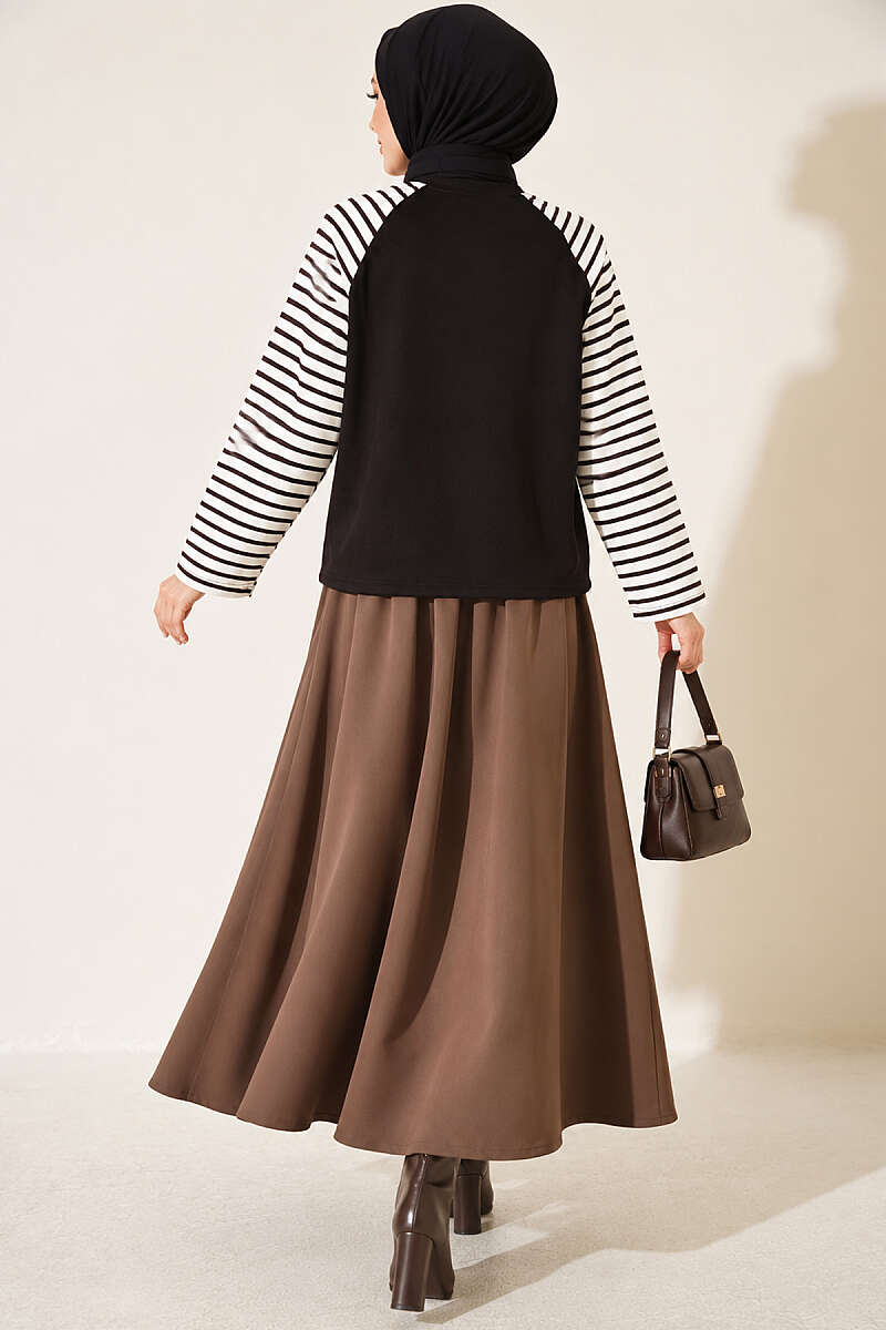 https://cdn.pazarium.com.tr/kollari-cizgili-basic-sweatshirt-kahve-842139-20-B.jpg