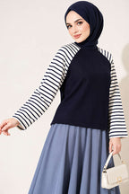 https://cdn.pazarium.com.tr/kollari-cizgili-basic-sweatshirt-lacivert-841241-20-B.jpg