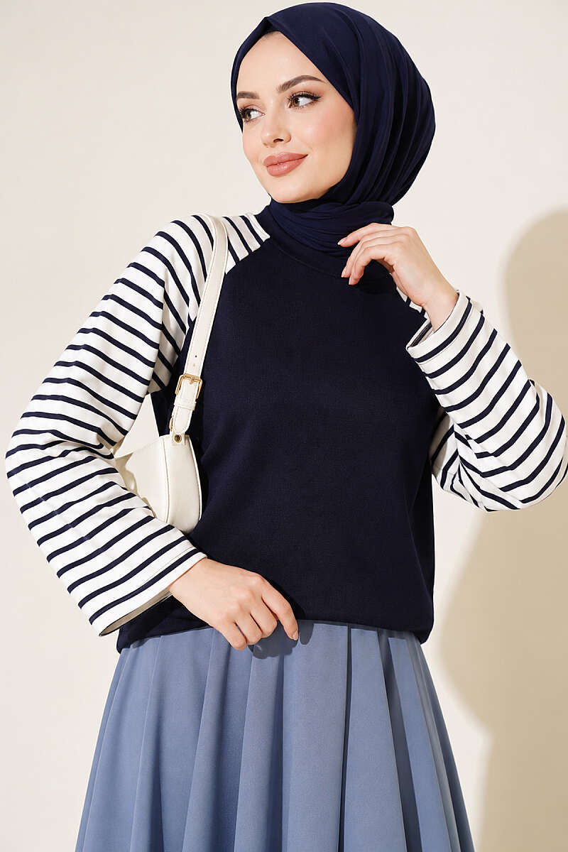 https://cdn.pazarium.com.tr/kollari-cizgili-basic-sweatshirt-lacivert-841243-20-B.jpg