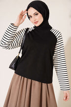 https://cdn.pazarium.com.tr/kollari-cizgili-basic-sweatshirt-siyah-841237-20-B.jpg