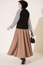 https://cdn.pazarium.com.tr/kollari-cizgili-basic-sweatshirt-siyah-841240-20-B.jpg