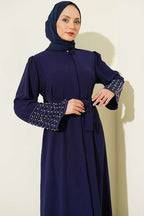https://cdn.pazarium.com.tr/kollari-inci-suslemeli-abaya-lacivert-799159-19-B.jpg