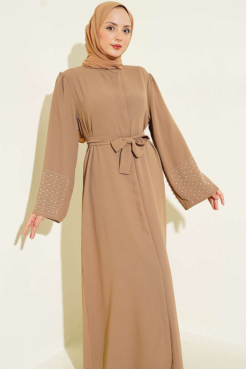 https://cdn.pazarium.com.tr/kollari-inci-suslemeli-abaya-latte-799167-19-B.jpg