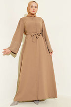 https://cdn.pazarium.com.tr/kollari-inci-suslemeli-abaya-latte-799169-19-B.jpg