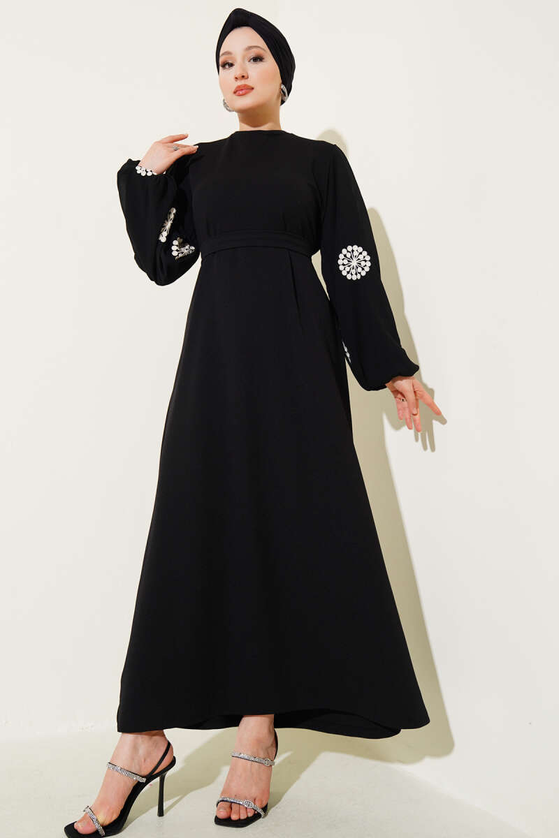 Kolları Nakışlı Kuşaklı Elbise