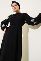 Kolları Nakışlı Kuşaklı Elbise