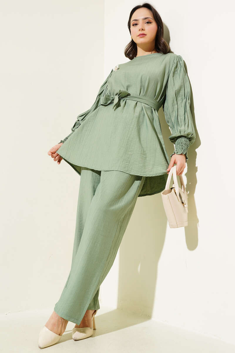 https://cdn.pazarium.com.tr/kollari-pileli-kusakli-ikili-takim-cagla-yesil-598533-14-B.jpg