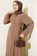 https://cdn.pazarium.com.tr/kollari-pul-nakisli-krep-abaya-latte-806715-19-B.jpg
