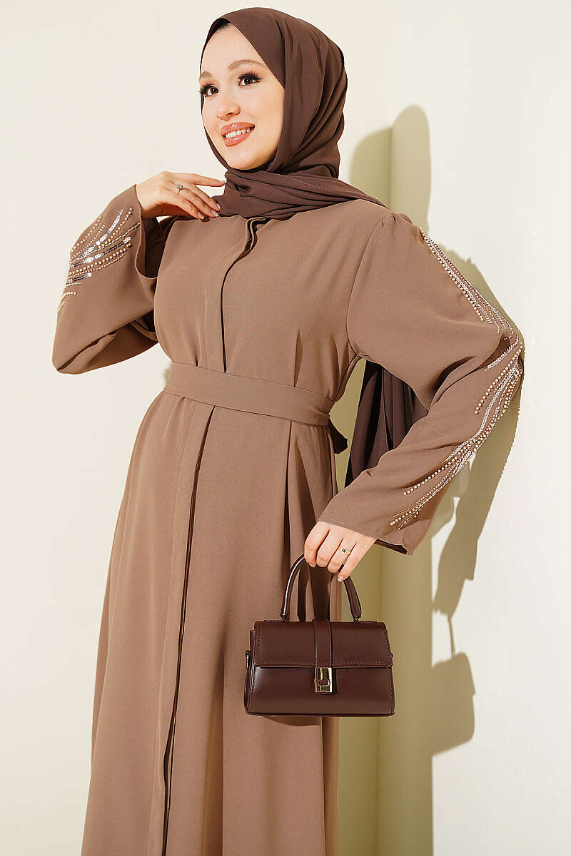 https://cdn.pazarium.com.tr/kollari-pul-nakisli-krep-abaya-latte-806715-19-B.jpg