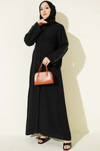 https://cdn.pazarium.com.tr/kollari-pul-nakisli-krep-abaya-siyah-806718-19-B.jpg