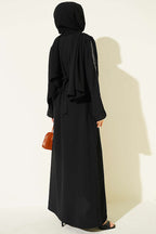 https://cdn.pazarium.com.tr/kollari-pul-nakisli-krep-abaya-siyah-806720-19-B.jpg