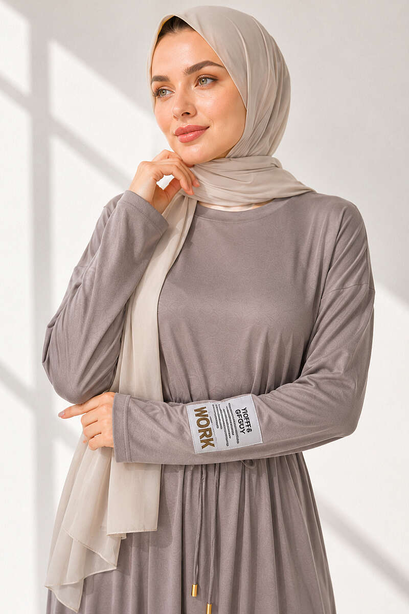 https://cdn.pazarium.com.tr/kolu-armali-ip-kusakli-loysa-elbise-bej-803370-19-B.jpg