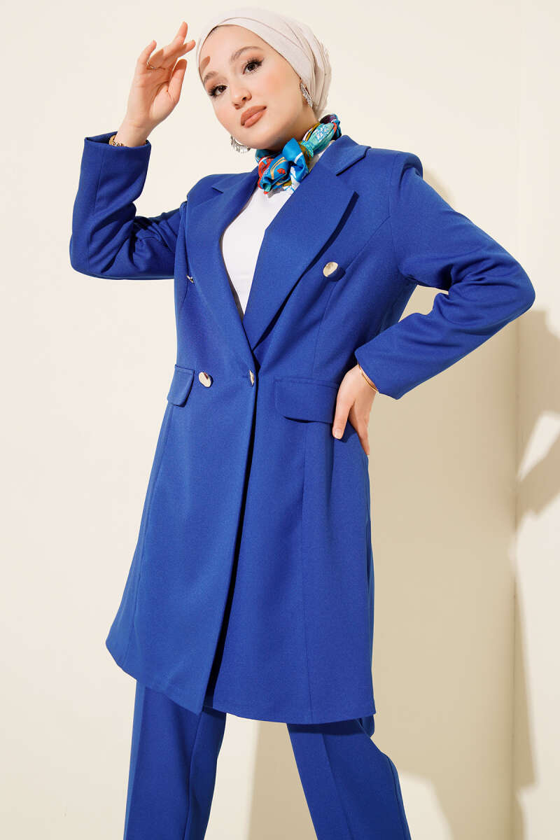 https://cdn.pazarium.com.tr/kruvaze-yaka-blazer-ceketli-ikili-takim-saks-699857-16-B.jpg