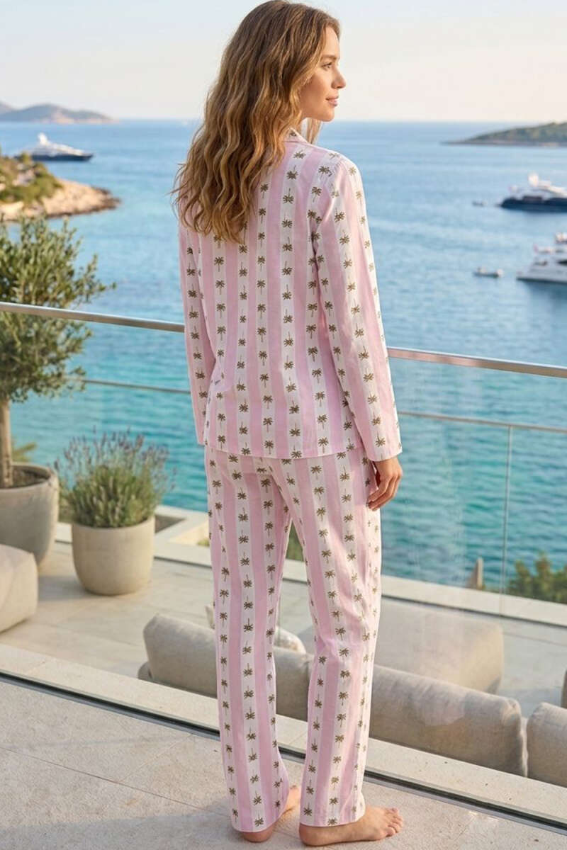 https://cdn.pazarium.com.tr/kruvaze-yaka-cizgili-desenli-pijama-takimi-pembe-207501-840476-20-B.jpg