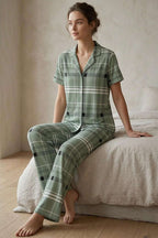 https://cdn.pazarium.com.tr/kruvaze-yaka-cizgili-pijama-takimi-cagla-yesili-784298-19-B.jpg