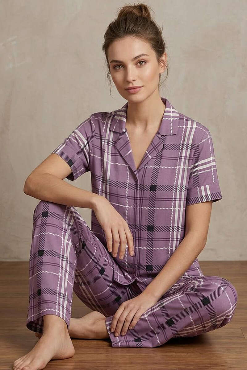 https://cdn.pazarium.com.tr/kruvaze-yaka-cizgili-pijama-takimi-lila-784299-19-B.jpg