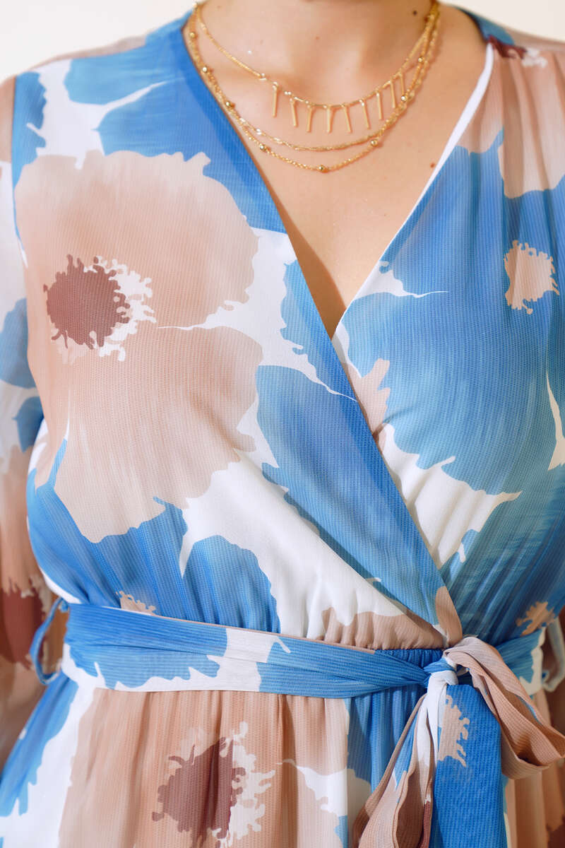 https://cdn.pazarium.com.tr/kruvaze-yaka-desenli-sifon-elbise-indigo-499141-11-B.jpg