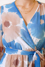 https://cdn.pazarium.com.tr/kruvaze-yaka-desenli-sifon-elbise-indigo-499141-11-B.jpg