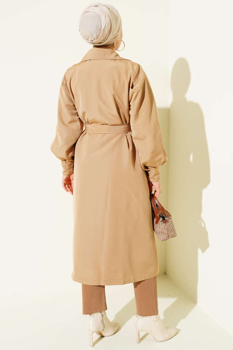 https://cdn.pazarium.com.tr/kruvaze-yaka-kusak-detayli-trenckot-camel-707084-17-B.jpg