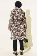 https://cdn.pazarium.com.tr/kruvaze-yaka-leopar-desen-trenckot-leopar-555518-13-B.jpg