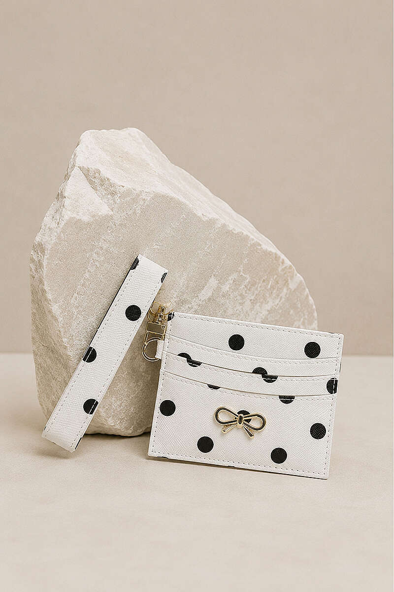 https://cdn.pazarium.com.tr/kurdele-desenli-kartlik-7-bolmeli-kartlik-asorti-8-800578-19-B.jpg