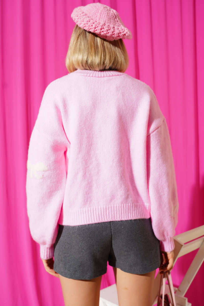 https://cdn.pazarium.com.tr/kurdele-islemeli-triko-kazak-pembe-692022-16-B.jpg